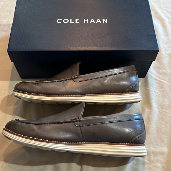 Cole Haan Original Grand Venetian. Magnet (Gray) with Ivory Sole. Size 13. - Picture 13 of 16